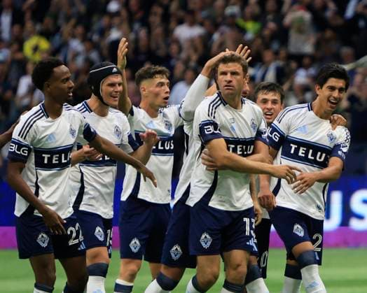 August 17, 2025, Vancouver, Vancouver, Bc, Canada: Vancouver Whitecaps midfielder Thomas MoÂ¼ller (13) and your teamates complain about the offside in the MLS, Fussball Herren, USA Regular Season game Vancouver Whitecaps FC vs Houston Dynamo FC at BC Place on August 17, 2025 in Vancouver, Canada.( ) Vancouver Canada - ZUMAp175 20250817_zsa_p175_067 Copyright: xTomazxJr Pximagesx