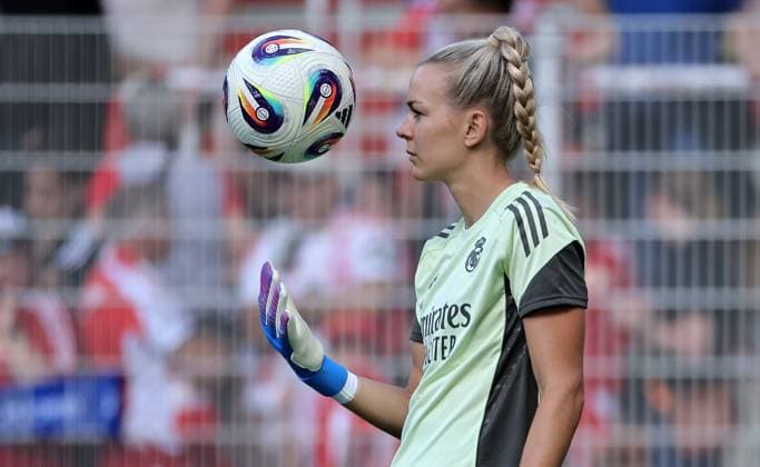 Torwart Merle Frohms Aktion Oberkörper Fußball Fussball Testspiel Frauen Damen Bundesliga Saison 2025 2026 17.08.2025 1.FC Union Berlin vs Real Madrid CF DFL regulations prohibit any use of photographs as image sequences and or quasi-video