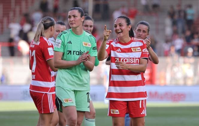 Torwart Melanie Wagner, Athanasia Moraitou nach Spielende Fußball Fussball Testspiel Frauen Damen Bundesliga Saison 2025 2026 17.08.2025 1.FC Union Berlin vs Real Madrid CF DFL regulations prohibit any use of photographs as image sequences and or quasi-video