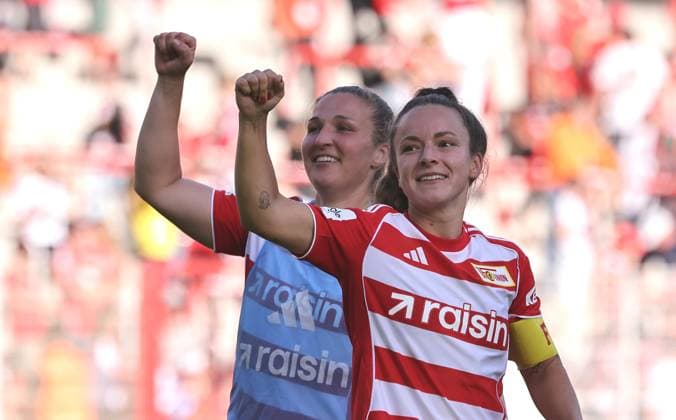 Dina Orschmann, Lisa Heiseler Eisern Union zu den Fans nach Spielende Fußball Fussball Testspiel Frauen Damen Bundesliga Saison 2025 2026 17.08.2025 1.FC Union Berlin vs Real Madrid CF DFL regulations prohibit any use of photographs as image sequences and or quasi-video
