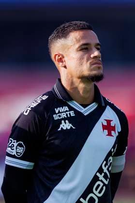 Santos, Brazil - August 17: Philippe Coutinho of Vasco getting into the field prior to the Brasileirao Betano 2025 match between Santos and Vasco at Vila Belmiro on August 17, 2025 in Santos, Brazil. (Photo by Ana Julia Galvao Eurasia Images) Santos Vila Belmiro Sao Paulo Brazil