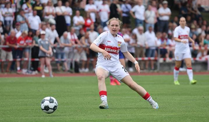 Stuttgart , DFB Pokal Frauen VfB Stuttgart vs. 1. FSV Mainz 05 Linette Hofmann ( VfB )