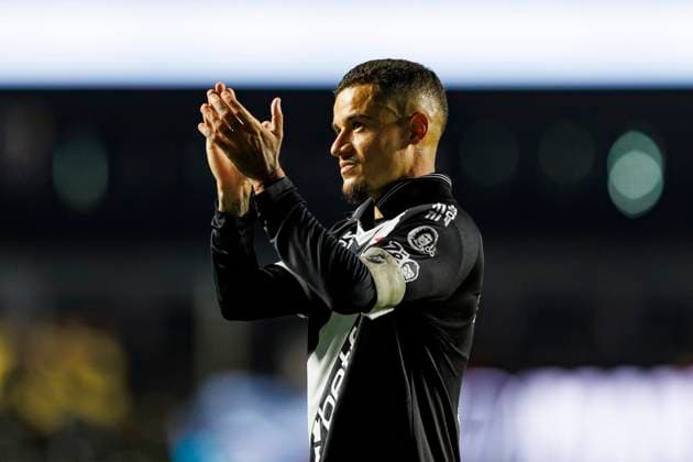 Santos, Brazil - August 17: Philippe Coutinho of Vasco celebrates his team™s victory following the Brasileirao Betano 2025 match between Santos and Vasco at Vila Belmiro on August 17, 2025 in Santos, Brazil. (Photo by Ana Julia Galvao Eurasia Images) Santos Vila Belmiro Sao Paulo Brazil