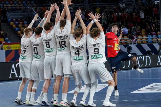 (250818) -- CAIRO, Aug. 18, 2025 -- Miguel Angel Martin Duque (1st R) of Spain shoots during the final between Spain and Germany at the 11th IHF Men s Youth World Championship, WM, Weltmeisterschaft 2025 in Cairo, Egypt, Aug. 17, 2025. ) (SP)EGYPT-CAIRO-HANDBALL-MEN S YOUTH WORLD CHAMPIONSHIP-FINAL AhmedxGomaa 