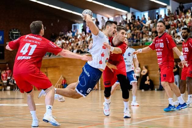 Bietigheim: HBL - 25 26 - DHB-Pokal - SG BBM Bietigheim - VfL Potsdam v.li. Till Hermann (Bietighiem), Markus Mahr (Potsdam), Nikola Vlahovic (Bietigheim) Bietigheim-Bissingen Halle am Viadukt Baden-Württemberg Deutschland