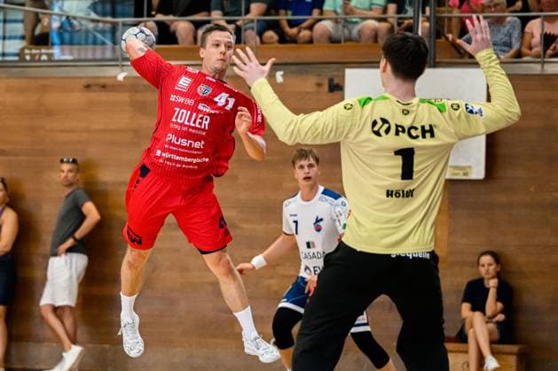 Bietigheim: HBL - 25 26 - DHB-Pokal - SG BBM Bietigheim - VfL Potsdam Till Hermann (Bietighiem), Torhueter Frederik Höler Hoeler (Potsdam) Bietigheim-Bissingen Halle am Viadukt Baden-Württemberg Deutschland