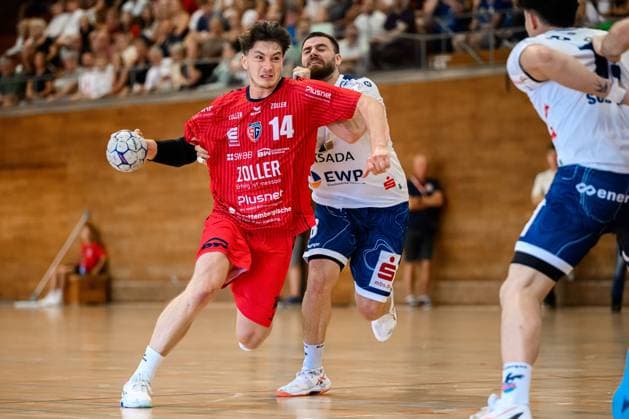 Bietigheim: HBL - 25 26 - DHB-Pokal - SG BBM Bietigheim - VfL Potsdam Fynn Nicolaus (Bietigheim), Davide Bulzamini (Potsdam) Bietigheim-Bissingen Halle am Viadukt Baden-Württemberg Deutschland
