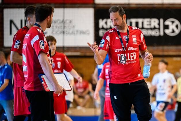 Bietigheim: HBL - 25 26 - DHB-Pokal - SG BBM Bietigheim - VfL Potsdam Trainer Iker Romero (Bietigheim) Bietigheim-Bissingen Halle am Viadukt Baden-Württemberg Deutschland