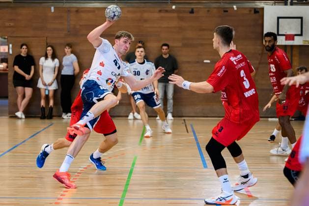 Bietigheim: HBL - 25 26 - DHB-Pokal - SG BBM Bietigheim - VfL Potsdam Dustin Kraus (Potsdam), Nikola Vlahovic (Bietigheim) Bietigheim-Bissingen Halle am Viadukt Baden-Württemberg Deutschland