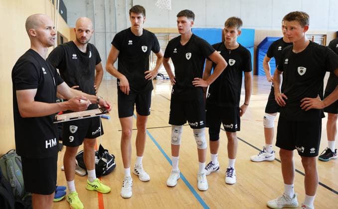 BAU 18.08.2025 Ludwigsburg Volleyball Barock Volleys MTV Ludwigsburg Training, v.l. Trainer Hasse Mattila, Pascal Winter, Jan Huber, Mykyta Shapovalov, Tim Köpli, Laurin Schiegl