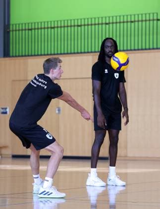 BAU 18.08.2025 Ludwigsburg Volleyball Barock Volleys MTV Ludwigsburg Training, v.l. Laurin Schiegl, Neuzugang Nyherowo Omene