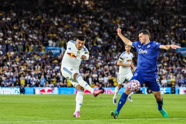 Premier League Leeds United v Everton JoÃ«l Piroe of Leeds United takes a shot on goal during the Premier League match Leeds United vs Everton at Elland Road, Leeds, United Kingdom, 18th August 2025 (Photo by Mark Cosgrove News Images) Leeds Elland Road West Yorkshire United Kingdom Copyright: xMarkxCosgrove NewsxImagesx