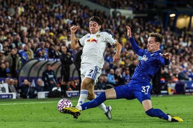 Premier League Leeds United v Everton Daniel James of Leeds United and James Garner of Everton battle for the ball during the Premier League match Leeds United vs Everton at Elland Road, Leeds, United Kingdom, 18th August 2025 (Photo by Mark Cosgrove News Images) Leeds Elland Road West Yorkshire United Kingdom Copyright: xMarkxCosgrove NewsxImagesx