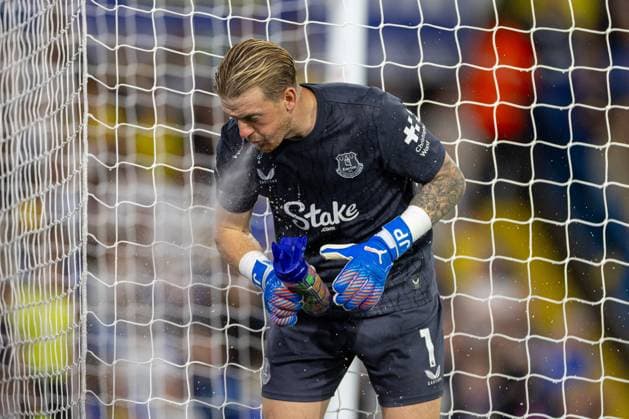 Football - FA Premier League - Leeds United FC v Everton FC LEEDS, ENGLAND - Monday, August 18, 2025: Everton s goalkeeper Jordan Pickford spitting water out during the FA Premier League match between Leeds United FC and Everton FC at Elland Road. (Photo by David Rawcliffe Propaganda) LEEDS Elland Road YORKSHIRE ENGLAND  Copyright: xDavidxRawcliffex P2025-08-18-Leeds_Everton-54