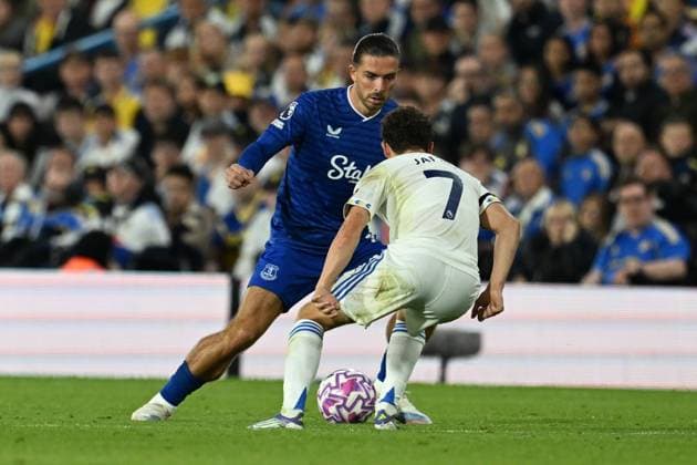 Jack Grealish of Everton and Daniel James of Leeds United Leeds United v Everton, Premier League, Football, Elland Road, Leeds, UK - 18 Aug 2025Leeds Elland Road United Kingdom EDITORIAL USE ONLY No use with unauthorised audio, video, data, fixture lists, club league logos or live services. Online in-match use limited to 120 images, no video emulation. No use in betting, games or single club league player publications. Copyright: xAnnaxGowthorpe Shutterstockx 15446420bb