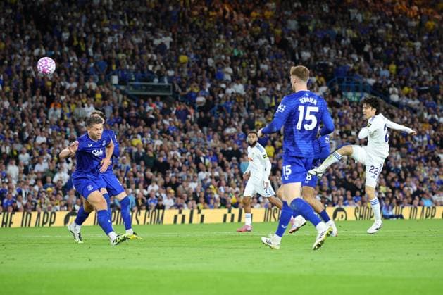 Leeds United v Everton Premier League 18 08 2025. Ao Tanaka of Leeds United shoots at goal and reacts during the Premier League match between Leeds United and Everton at Elland Road, Leeds, England on 18 August 2025. Leeds Elland Road West Yorkshire England Editorial use only DataCo restrictions apply See www.football-dataco.com , Copyright: xRyanxBrownex PSI-22616-0077