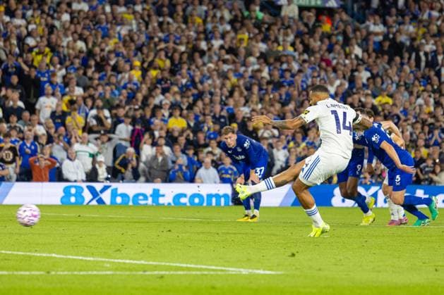 Football - FA Premier League - Leeds United FC v Everton FC LEEDS, ENGLAND - Monday, August 18, 2025: Leeds United s Lukas Nmecha scores first goal via a penalty during the FA Premier League match between Leeds United FC and Everton FC at Elland Road. (Photo by David Rawcliffe Propaganda) LEEDS Elland Road YORKSHIRE ENGLAND  Copyright: xDavidxRawcliffex P2025-08-18-Leeds_Everton-86