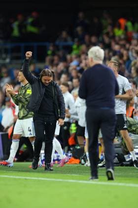 Leeds United v Everton Premier League 18 08 2025. Daniel Farke Manager of Leeds United celebrates on the final whistle during the Premier League match between Leeds United and Everton at Elland Road, Leeds, England on 18 August 2025. Leeds Elland Road West Yorkshire England Editorial use only DataCo restrictions apply See www.football-dataco.com , Copyright: xRyanxBrownex PSI-22616-0103