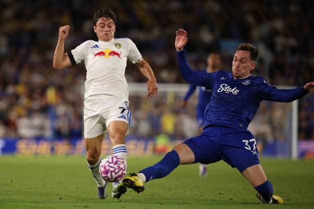 Leeds United v Everton - Premier League James Garner (Everton) tackles Daniel James (Leeds United) during the Premier League match between Leeds United and Everton at Elland Road in Leeds, on August 18, 2025. Leeds West Yorkshire United Kingdom  Copyright: xMIxNewsx originalFilename:fletcher-leedsuni250818_npT1N.jpg