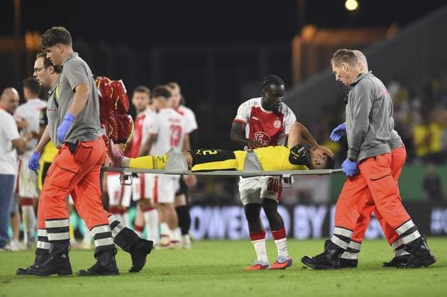 Sport Bilder des Tages Rot-Weiss Essen - Borussia Dortmund ** NUR FÜR REDAKTIONELLE ZWECKE ** EDITORIAL USE ONLY **<p>Fußball DFB-Pokal 1. Runde Rot-Weiss Essen - Borussia Dortmund am 18.08.2025 im Stadion an der Hafenstraße in Essen Kelsey Owusu Aninkorah-Meisel ( Rot-Weiss Essen ), mitte entschuldigt sich beim verletzten Yan Couto ( Borussia Dortmund ) Deutschland Nordrhein Westfalen Essen Copyright: ThorstenxTillmann *** Rot Weiss Essen Borussia Dortmund FOR EDITORIAL PURPOSES ONLY EDITORIAL USE ONLY p Football DFB Pokal 1 round Rot Weiss Essen Borussia Dortmund on 18 08 2025 at Stadion an der Hafenstraße in Essen Kelsey Owusu Aninkorah Meisel Rot Weiss Essen , center apologizes to the injured Yan Couto Borussia Dortmund Germany Nordrhein Westfalen Essen Copyright ThorstenxTillmann Copyright: ThorstenxTillmann doc820b0m80w5j19f9sq3tu ,EDITORIAL USE ONLY