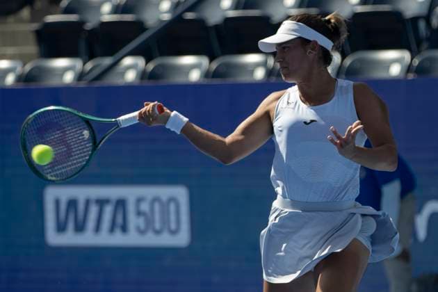 August 18, 2025, Monterrey, Nuevo Leon, Mexico: Spanish tennis player Jessica Bouzas Maneiro in action against tennis player Kamila Rakhimova Monterrey Mexico - ZUMAo125 20250818_zip_o125_007 Copyright: xAntonioxOjedax