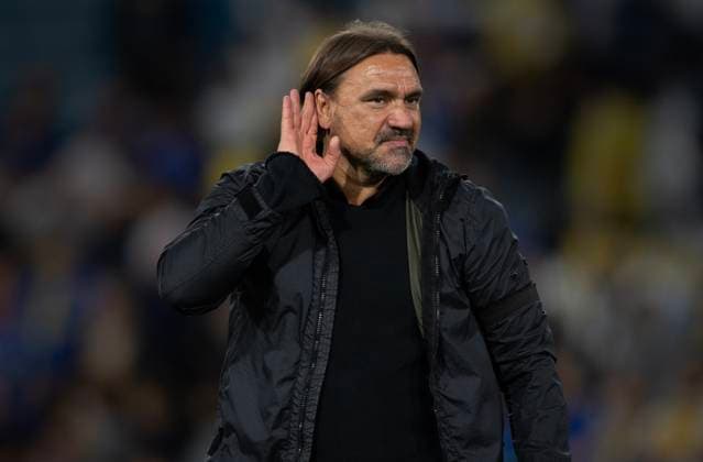 Leeds United v Everton - Premier League LEEDS, ENGLAND - AUGUST 18: Leeds United manager Daniel Farke celebrates in front of the fans after the Premier League match between Leeds United and Everton at Elland Road on August 18, 2025 in Leeds, England. Daniel Farke Leeds Elland Road England United Kingdom Copyright: xVisionhausx 776340364