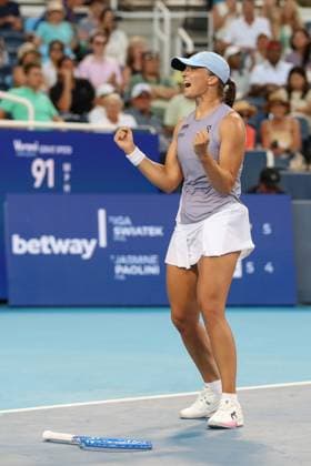 CINCINNATI, OH - AUGUST 18: Iga Swiatek of Poland reacts after defeating Jasmine Paolini of Italy to win the championship match at the Cincinnati Open at the Lindner Family Tennis Center on August 18, 2025 in Mason, OH. (Photo by Ian Johnson Icon Sportswire) TENNIS: AUG 18 Cincinnati Open EDITORIAL USE ONLY Icon250818048