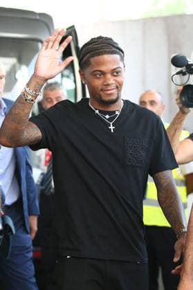 2025-08-19 Aeroporto di Ciampino Nella foto: Leon Bailey il nuovo acquisto della Roma ( Foto Gino Mancini ) during AS Roma s new signing Leo Bailey, Other in Rome, Italy, August 18 2025  Copyright: xGinoxMancini IPAxSportx xipa-agency.netx xx IPA_62728491 IPA_Agency_IPA62728491