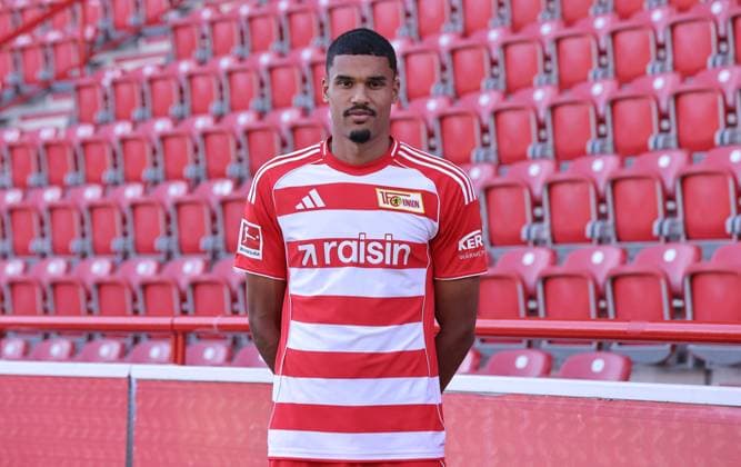 Danilho Doekhi; 1.FC Union Berlin FCU Fußball 1.BL Bundesliga Porträttermin Saison 2025 2026 Headshot, Porträt, Portrait, Vorstellung, Präsentation, Pressetermin, GER 19.08.25