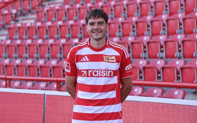 Robert Skov; 1.FC Union Berlin FCU Fußball 1.BL Bundesliga Porträttermin Saison 2025 2026 Headshot, Porträt, Portrait, Vorstellung, Präsentation, Pressetermin, GER 19.08.25