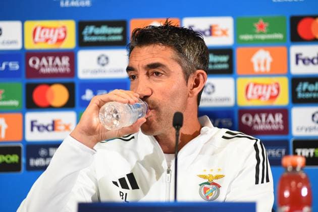 Benfica head coach Bruno Lage speaks during a press conference, PK, Pressekonferenz at Chobani Stadium in Istanbul, ahead of the UEFA Champions League playoff first leg match against Fenerbahce. Istanbul, Turkey August 19, 2025. ( Photo by Seskimphoto ) Istanbul Turkey Istanbul Turkey Copyright: xSeskimphotox BrunoLage_1908 (10)