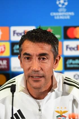 Benfica head coach Bruno Lage speaks during a press conference, PK, Pressekonferenz at Chobani Stadium in Istanbul, ahead of the UEFA Champions League playoff first leg match against Fenerbahce. Istanbul, Turkey August 19, 2025. ( Photo by Seskimphoto ) Istanbul Turkey Istanbul Turkey Copyright: xSeskimphotox BrunoLage_1908 (2)