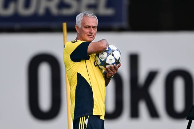 Ahead of Fenerbahce v Benfica - UEFA Champions League ISTANBUL, TURKIYE - AUGUST 19: Fenerbahce head coach Jose Mourinho attends at the last training ahead of the UEFA Champions League playoff first leg match against Portugal s Benfica team at the Chobani Stadium in Istanbul, Turkiye on August 19, 2025. Serhat Cagdas Anadolu Istanbul Turkey. Editorial use only. Please get in touch for any other usage.  Copyright: x2025xAnadoluxSerhatxCagdasx