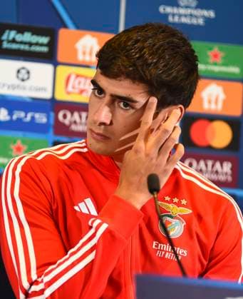 Benfica Player Antonio Silva speaks during a press conference, PK, Pressekonferenz at Chobani Stadium in Istanbul, ahead of the UEFA Champions League playoff first leg match against Fenerbahce. Istanbul, Turkey August 19, 2025. ( Photo by Seskimphoto ) Istanbul Turkey Istanbul Turkey Copyright: xSeskimphotox AntonioSilva_1908 (8)