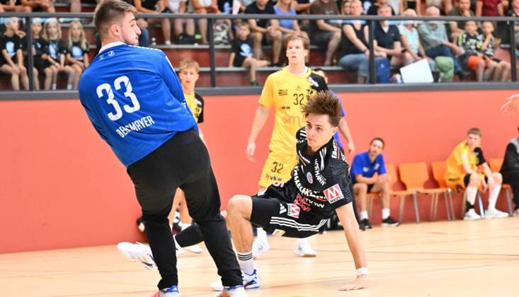 19.08.2025 - Handball - Saison 2025 2026 - Testspiel - Freundschaftsspiel : HC Erlangen HCE - Bregenz Handball - - xwoxzix - Beriw Brkic (33, Bregenz Handball ) Tim Gömmel Goemmel (95, HC Erlangen HCE )