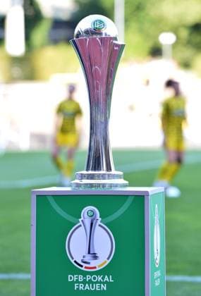 Fußball Frauen DFB-Pokal Saison 2025 2026 Borussia Dortmund - Borussia Mönchengladbach am 19.08.2025 im Stadion Rote Erde in Dortmund Der DFB-Pokal der Frauen Nordrhein-Westfalen Deutschland