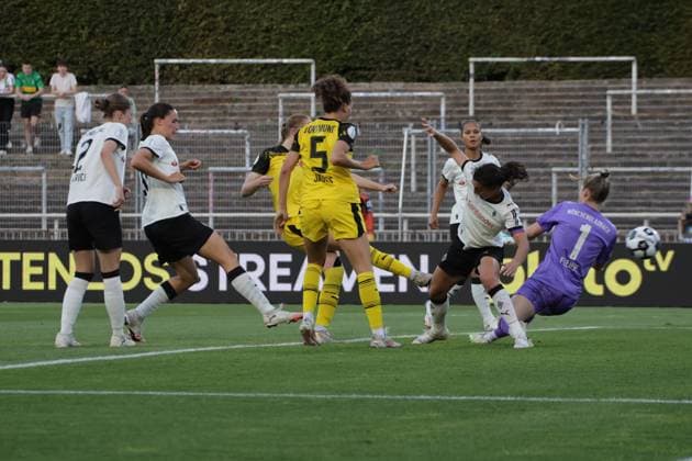 19.08.2025, xgrfx, Fussball DFB Pokalfinale der Frauen Playoffs , Borussia Dortmund - Borussia Mönchengladbach v.l. Tor, Ronja Leubner (Borussia Dortmund) (DFL DFB REGULATIONS PROHIBIT ANY USE OF PHOTOGRAPHS as IMAGE SEQUENCES and or QUASI-VIDEO) Dortmund