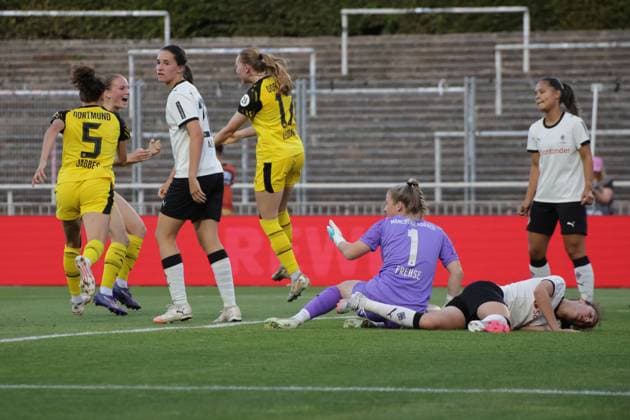 19.08.2025, xgrfx, Fussball DFB Pokalfinale der Frauen Playoffs , Borussia Dortmund - Borussia Mönchengladbach v.l. Tor, Ronja Leubner (Borussia Dortmund) (DFL DFB REGULATIONS PROHIBIT ANY USE OF PHOTOGRAPHS as IMAGE SEQUENCES and or QUASI-VIDEO) Dortmund