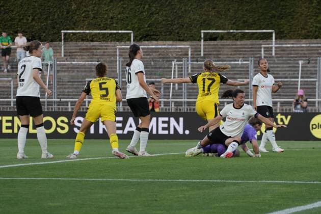 19.08.2025, xgrfx, Fussball DFB Pokalfinale der Frauen Playoffs , Borussia Dortmund - Borussia Mönchengladbach v.l. Tor, Ronja Leubner (Borussia Dortmund) (DFL DFB REGULATIONS PROHIBIT ANY USE OF PHOTOGRAPHS as IMAGE SEQUENCES and or QUASI-VIDEO) Dortmund