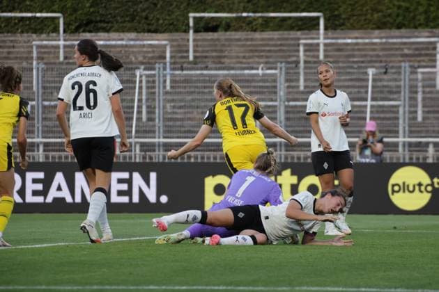 19.08.2025, xgrfx, Fussball DFB Pokalfinale der Frauen Playoffs , Borussia Dortmund - Borussia Mönchengladbach v.l. Tor, Ronja Leubner (Borussia Dortmund) (DFL DFB REGULATIONS PROHIBIT ANY USE OF PHOTOGRAPHS as IMAGE SEQUENCES and or QUASI-VIDEO) Dortmund