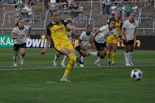 19.08.2025, xgrfx, Fussball DFB Pokalfinale der Frauen Playoffs , Borussia Dortmund - Borussia Mönchengladbach v.l. Dana Marquardt (Borussia Dortmund) (DFL DFB REGULATIONS PROHIBIT ANY USE OF PHOTOGRAPHS as IMAGE SEQUENCES and or QUASI-VIDEO) Dortmund