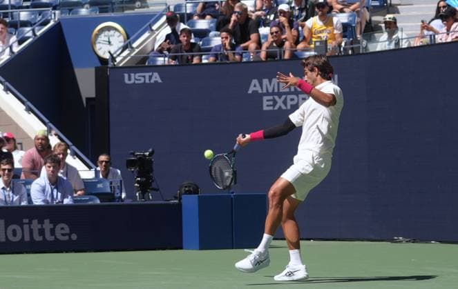 US Open 2025 NEW YORK, UNITED STATES - AUGUST 19: The doubles team of Naomi Osaka of Japan and Gael Monfils of France play against the team of Caty McNally of the United States and Lorenzo Musetti of Italy during the mixed doubles at USTA Billie Jean King National Tennis Center on August 19, 2025, Queens, New York City, USA. Selcuk Acar Anadolu New York United States. Editorial use only. Please get in touch for any other usage.  Copyright: x2025xAnadoluxSelcukxAcarx