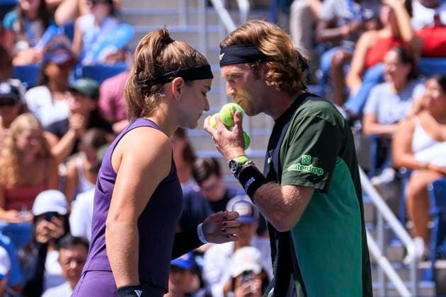 August 19, 2025, Flushing Meadows, New York, USA: Karolina Muchova and Andrey Rublev talk strategy during a mix doubles match against Venus Williams and Reilly Opelka at the 2025 US Open at USTA Billie Jean King National Tennis Center on Tuesday August 19, 2025 in the Flushing neighborhood of the Queens borough of New York City. JAVIER ROJAS PI Flushing Meadows USA - ZUMAp124 20250819_zaa_p124_020 Copyright: xJavierxRojasx