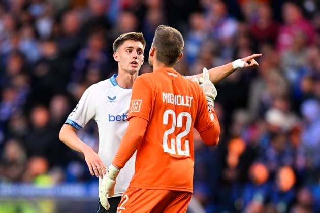 Rangers FC v Club Brugge - UEFA Champions League GLASGOW, SCOTLAND - AUGUST 19 : Spileers Jorne defender of Club Brugge and Mignolet Simon goalkeeper of Club Brugge during the UEFA Champions League 2025 26 play-off round first leg between Rangers FC and Club Brugge on August 19, 2025 in Glasgow, Scotland, 19 08 2025 Glasgow Scotland  Copyright: xTomasxSiskx