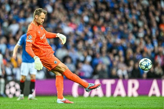Rangers v Club Brugge UEFA Champions League Simon Mignolet of Club Brugge kicks clear during the UEFA Champions League Play-off First Leg match at Ibrox Stadium, Glasgow UK Newspapers OUT Copyright: xJamiexJohnstonx FIL-22119-0075