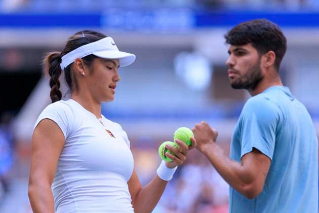 August 19, 2025, Flushing Meadows, New York, USA: Emma Raducanu and Carlos Alcaraz talk strategy during a mix doubles match against Jessica Pegula and Jack Draper at the 2025 US Open at USTA Billie Jean King National Tennis Center on Tuesday August 19, 2025 in the Flushing neighborhood of the Queens borough of New York City. JAVIER ROJAS PI Flushing Meadows USA - ZUMAp124 20250819_zaa_p124_055 Copyright: xJavierxRojasx