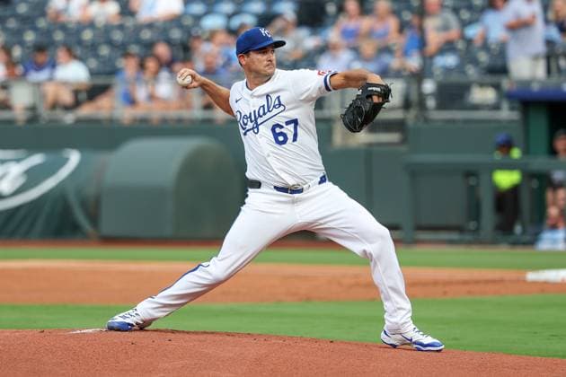 August 19, 2025: Kansas City Royals starting pitcher Seth Lugo (67) throws during the first inning of a baseball game against the Texas Rangers at Kauffman Stadium in Kansas City, MO. CSM Kansas City United States of America - ZUMAc04_ 20250819_zma_c04_017 Copyright: xDavidxSmithx
