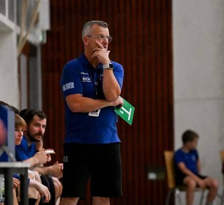 19.08.2025, xpsx, Handball Testspiel, HSG Hanau - TSV Bayer Dormagen v.l. Trainer Axel Spandau (HSG Hanau) Hanau Hessen Deutschland (DEU)