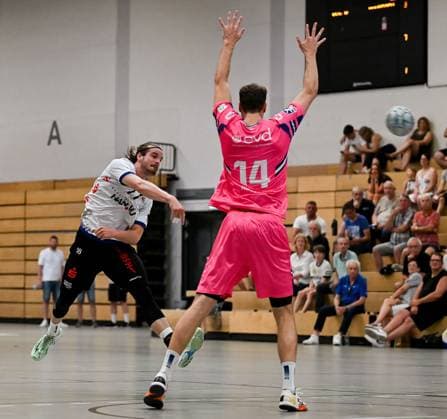 19.08.2025, xpsx, Handball Testspiel, HSG Hanau - TSV Bayer Dormagen v.l. Winkler, Jan-Philipp (HSG Hanau), Moritz Köster (Dormagen) Hanau Hessen Deutschland (DEU)