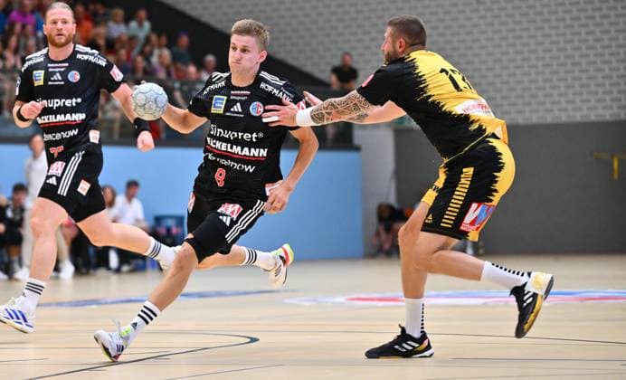 19.08.2025 - Handball - Saison 2025 2026 - Testspiel - Freundschaftsspiel : HC Erlangen HCE - Bregenz Handball - - xwoxzix - Sander Andreassen Overjordet ( 8, HC Erlangen HCE ) Mindaugas Dumcius (13, Bregenz Handball )